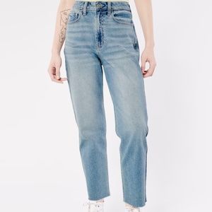 NWOT Hollister Ultra High Rise Vintage Stretch Straight Boyfriend Jeans